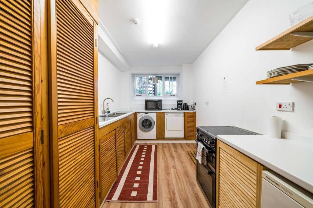 Spacious 2 Bed Garden Flat By The Thames+parking Londen