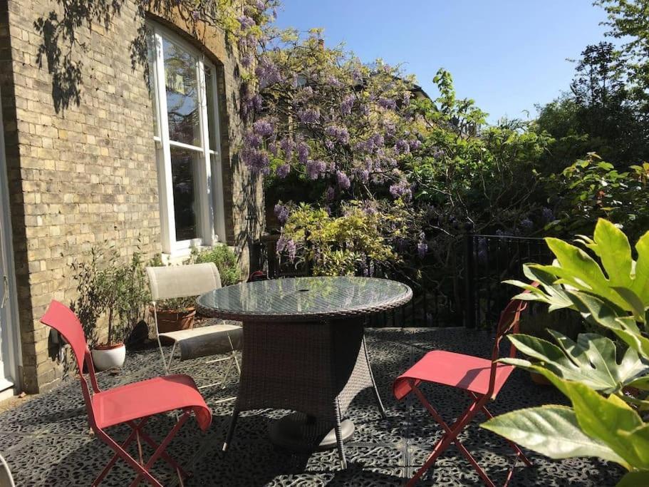Spacious 2 Bed Garden Flat By The Thames+parking Londen