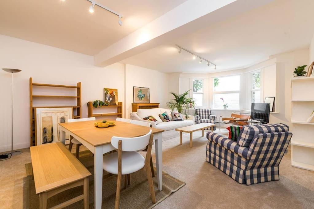 Appartement Spacious 2 Bed Garden Flat By The Thames+parking Londen