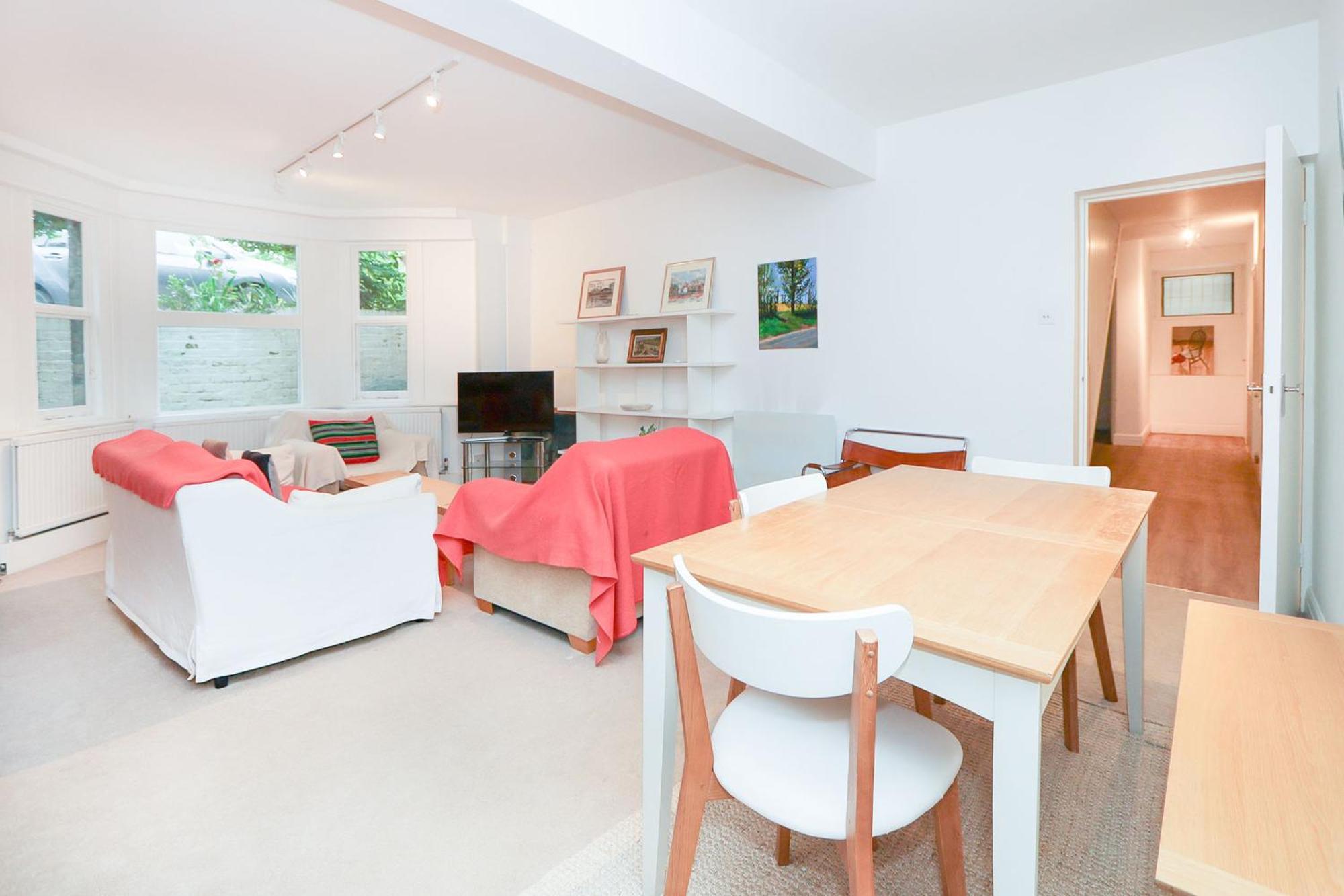 Elegant 2-bedroom Getaway W Terrace & Garden Views Londres