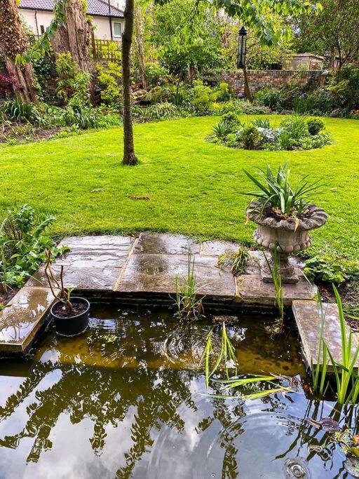 Elegant 2-bedroom Getaway W Terrace & Garden Views *