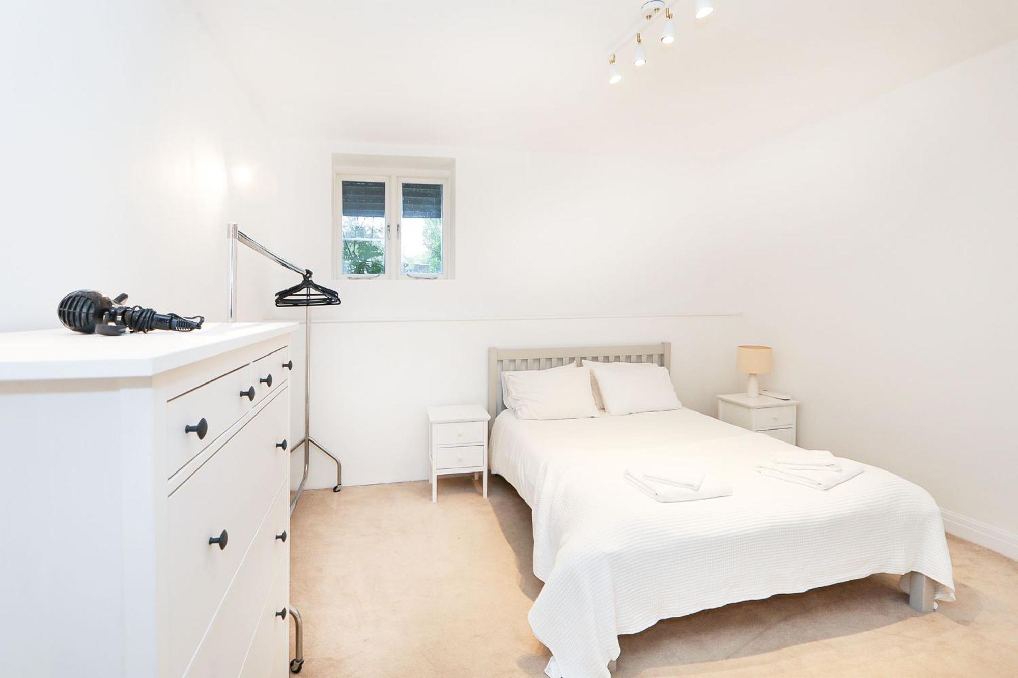 Elegant 2-bedroom Getaway W Terrace & Garden Views Apartamento Londres