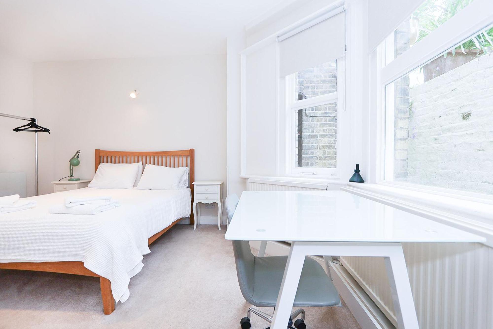 Apartamento Elegant 2-bedroom Getaway W Terrace & Garden Views Londres