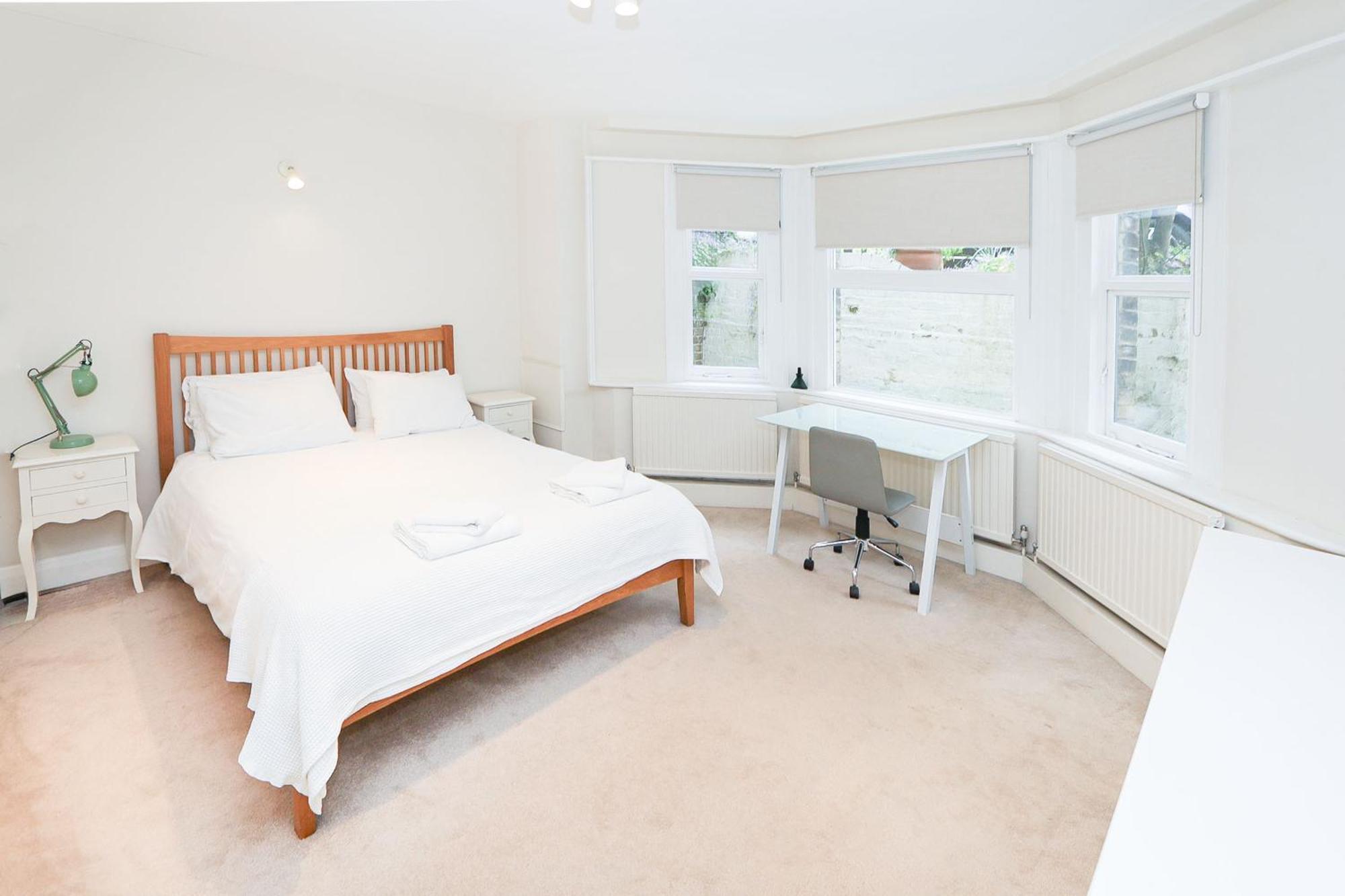 Elegant 2-bedroom Getaway W Terrace & Garden Views * Londres