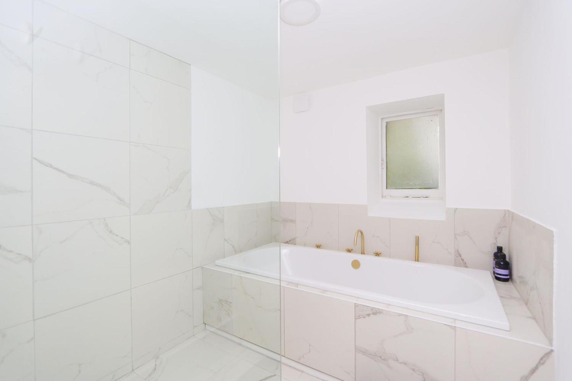 Elegant 2-bedroom Getaway W Terrace & Garden Views * Londres