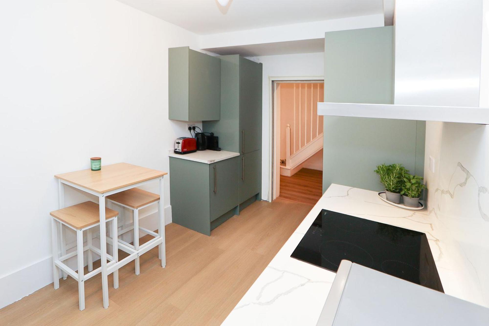 Elegant 2-bedroom Getaway W Terrace & Garden Views Apartamento *